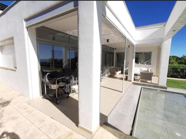 Casa independiente en calle Revoltes s/n