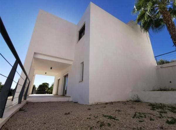 Casa independiente en calle Revoltes s/n