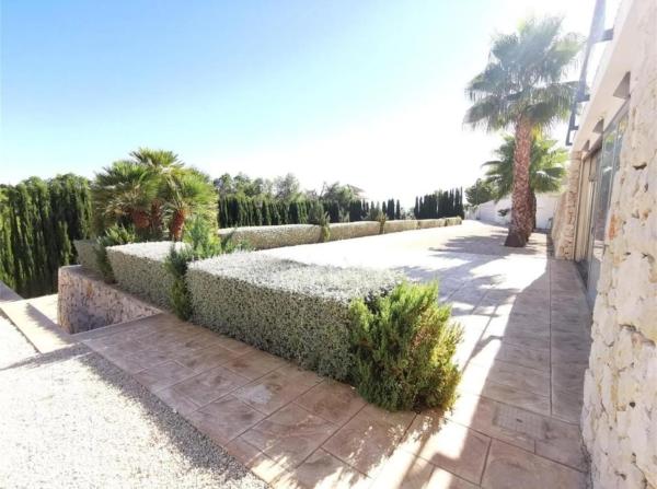 Casa independiente en calle Revoltes s/n