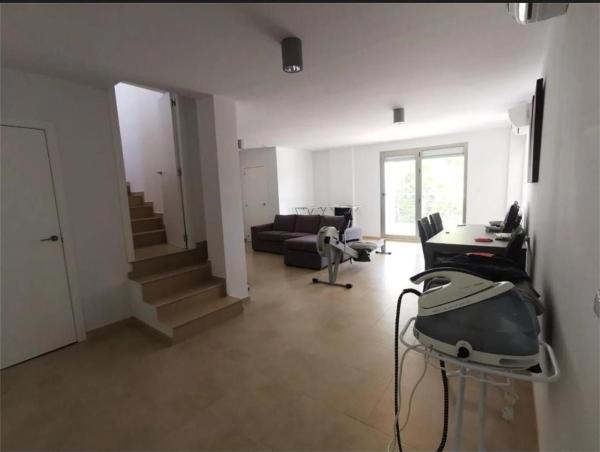 Casa independiente en calle Revoltes s/n