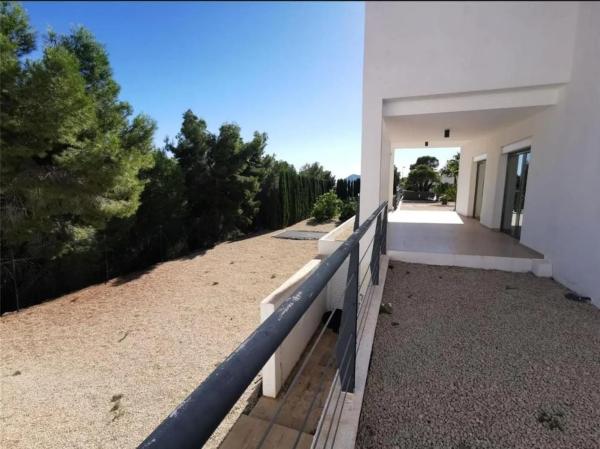 Casa independiente en calle Revoltes s/n