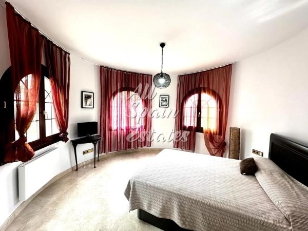 Casa independiente en calle la Llebre