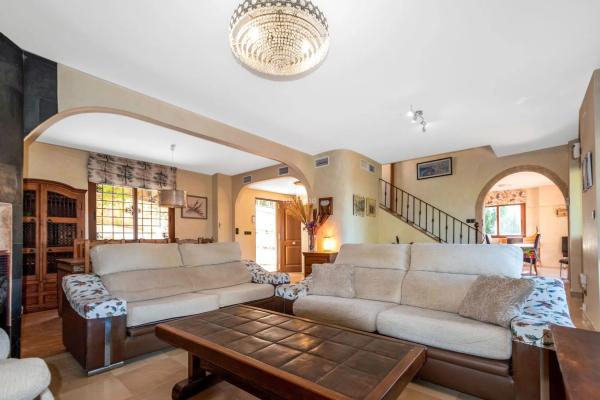 Casa independiente en Urbanización Jardines de Alhama