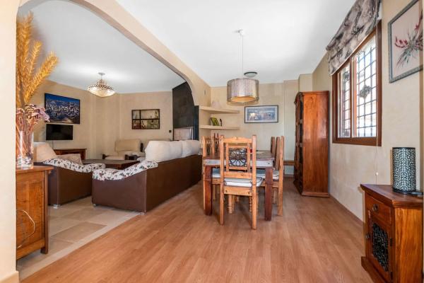 Casa independiente en Urbanización Jardines de Alhama