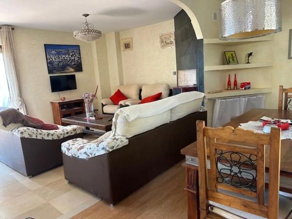 Casa independiente en calle el Pinar