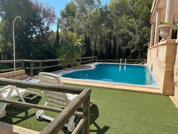 Casa independiente en calle el Pinar