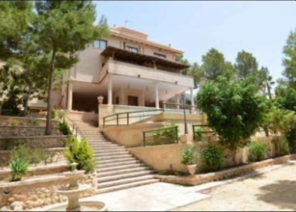 Casa independiente en calle el Pinar