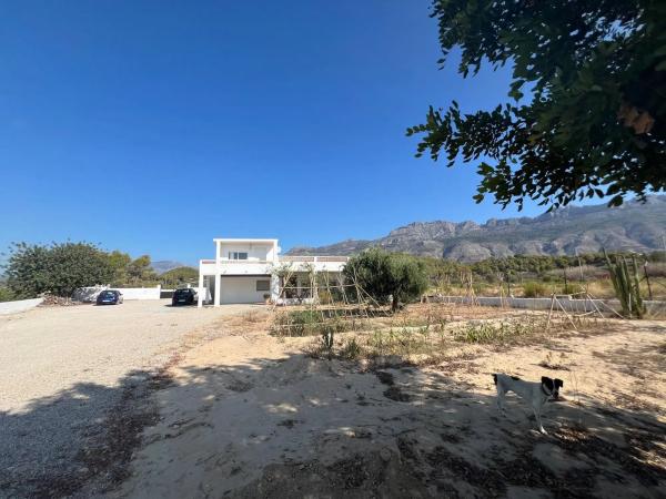 Casa independiente en Partida Sogay-Industria