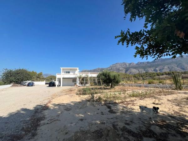 Casa independiente en Partida Sogay-Industria