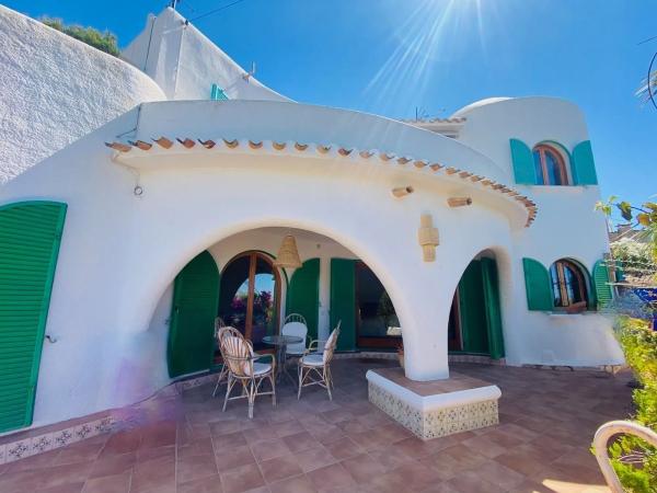 Casa independiente en avenida Bernia