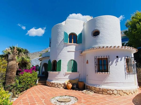 Casa independiente en avenida Bernia