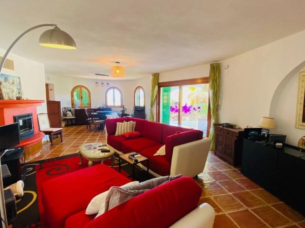 Casa independiente en avenida Bernia