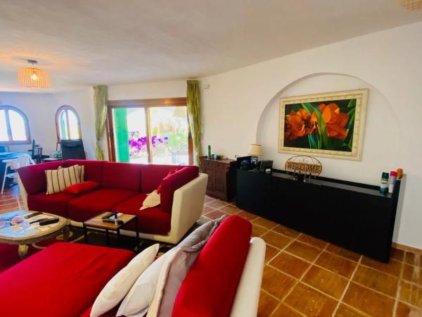 Casa independiente en avenida Bernia