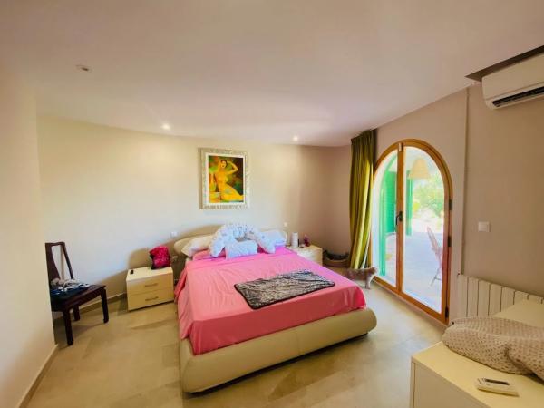 Casa independiente en avenida Bernia