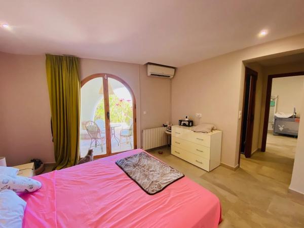 Casa independiente en avenida Bernia