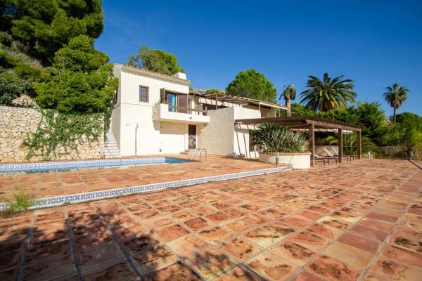 Casa independiente en avenida denia