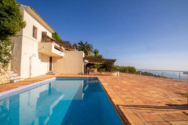 Casa independiente en avenida denia