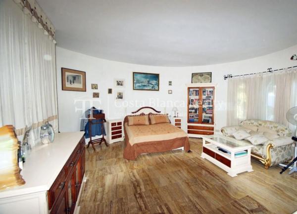 Casa independiente en calle Corbeta