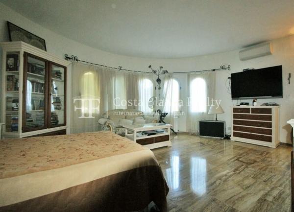 Casa independiente en calle Corbeta