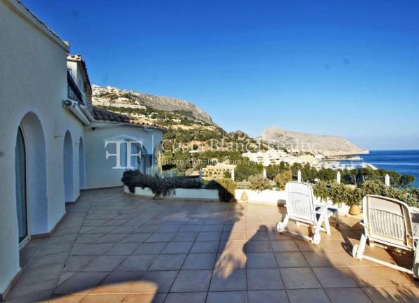 Casa independiente en calle Corbeta