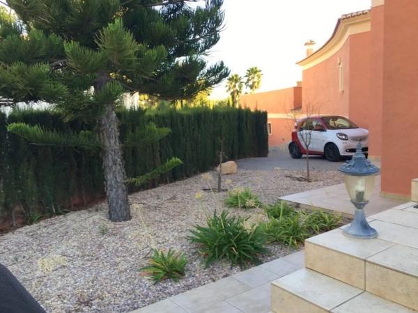 Casa independiente en calle Berlin s/n