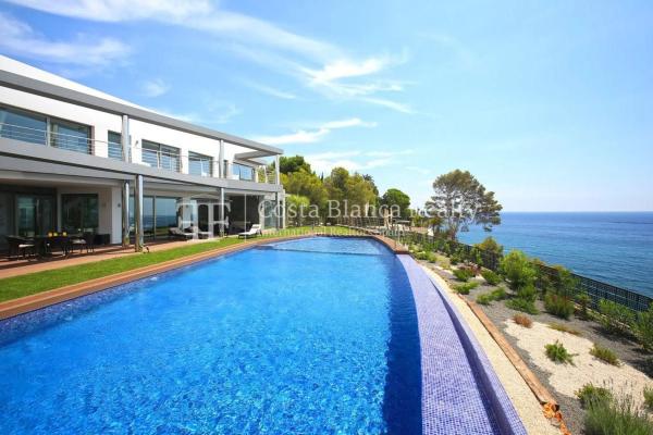 Casa independiente en calle Tort