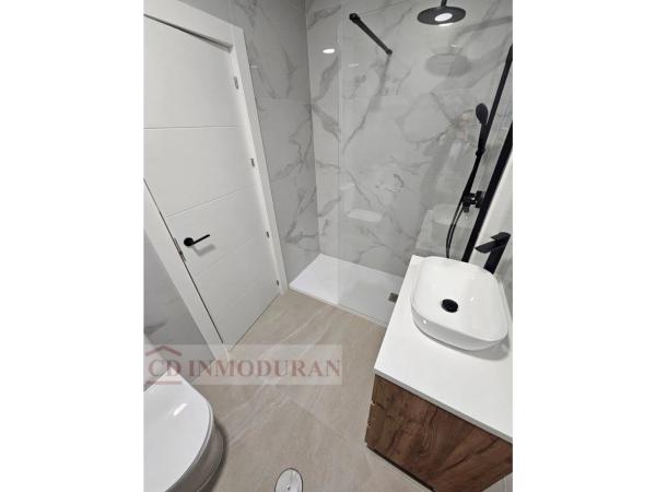 Casa independiente en calle Bélgica, 15