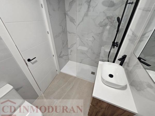 Casa independiente en calle Bélgica, 15