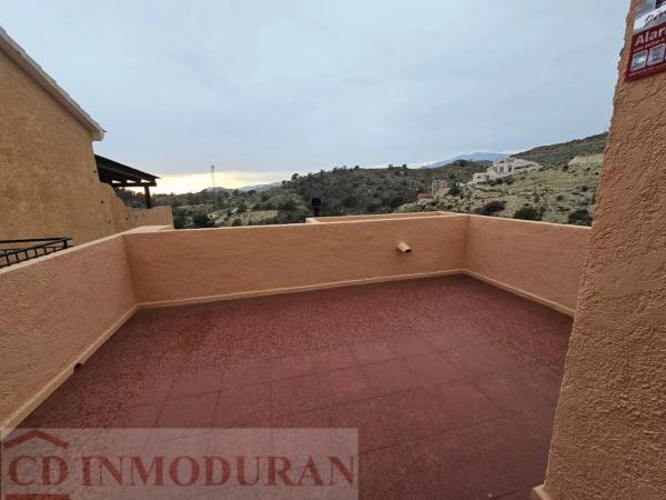 Casa independiente en calle Bélgica, 15