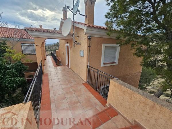 Casa independiente en calle Bélgica, 15