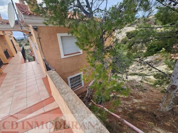 Casa independiente en calle Bélgica, 15