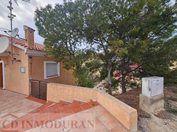 Casa independiente en calle Bélgica, 15