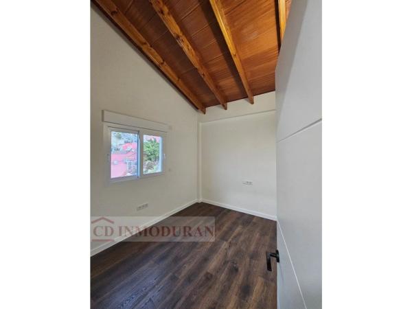 Casa independiente en calle Bélgica, 15