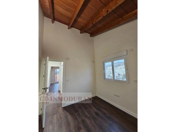 Casa independiente en calle Bélgica, 15