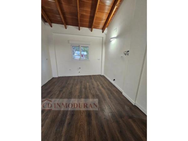 Casa independiente en calle Bélgica, 15