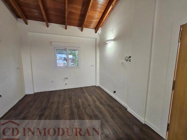 Casa independiente en calle Bélgica, 15