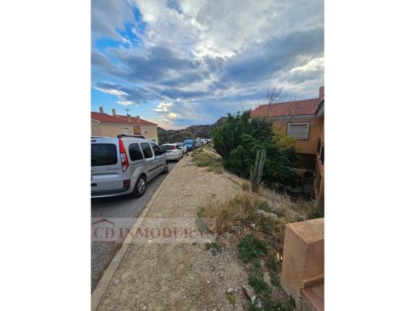 Casa independiente en calle Bélgica, 15