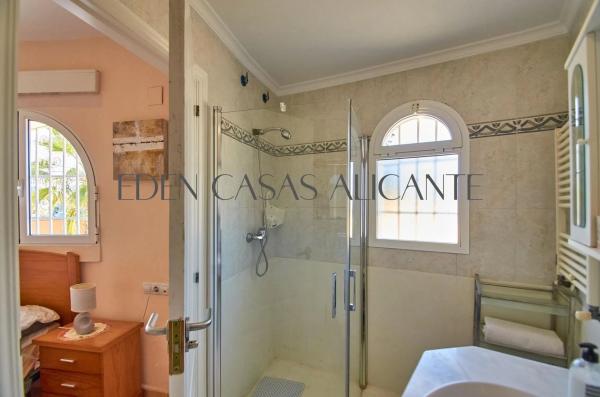 Casa independiente en calle Alemanya