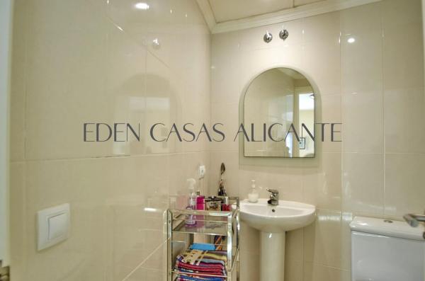 Casa independiente en calle Alemanya