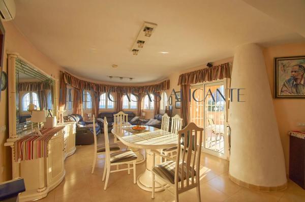 Casa independiente en calle Alemanya