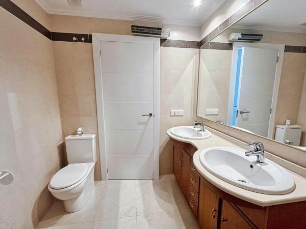 Piso en avenida Tellerola, 11