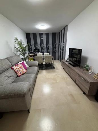 Piso en avenida Mestral, 2