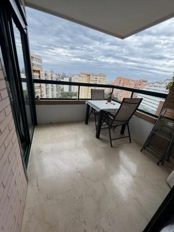 Piso en avenida Mestral, 2