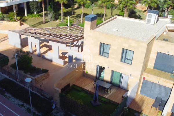 Chalet adosado en calle Edeta