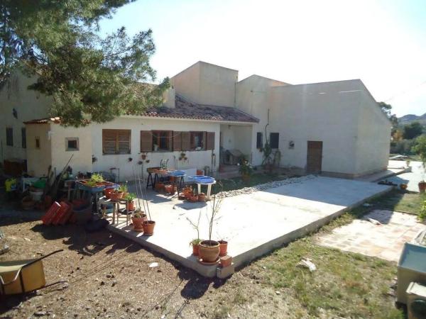 Casa independiente en Urbanización el Charco