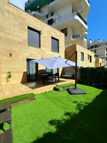 Chalet adosado en calle Edeta, 3