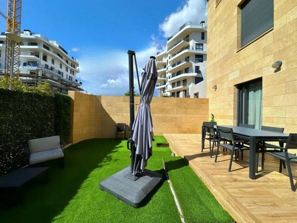 Chalet adosado en calle Edeta, 3