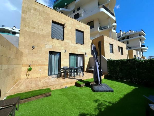 Chalet adosado en calle Edeta, 3