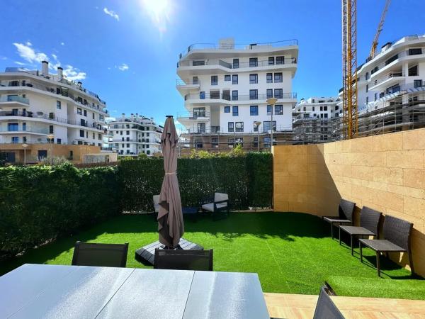 Chalet adosado en calle Edeta, 3