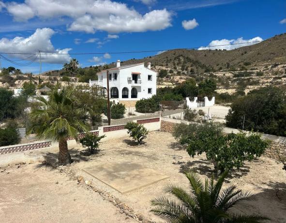 Casa independiente en Partida Damunt l'Horta